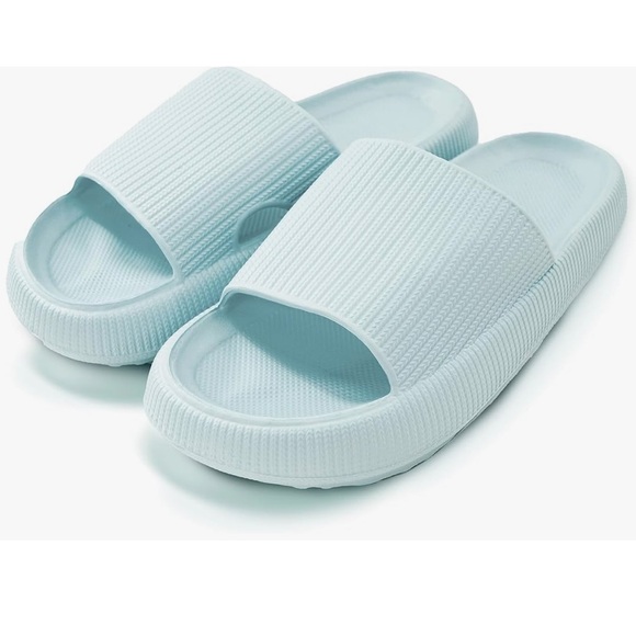 The Cloudies Cloud Slipper Baby Blue Size 8.5-9.5 - Picture 1 of 8
